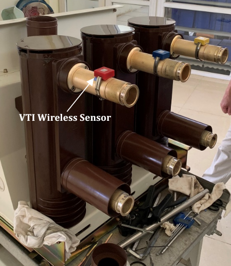 VTI wireless sensor mounted directly on contact points in enclosed switchgear
